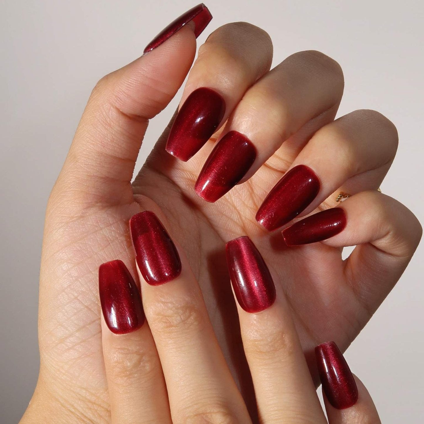 Scarlet (Press-On Nails hechas a Mano)