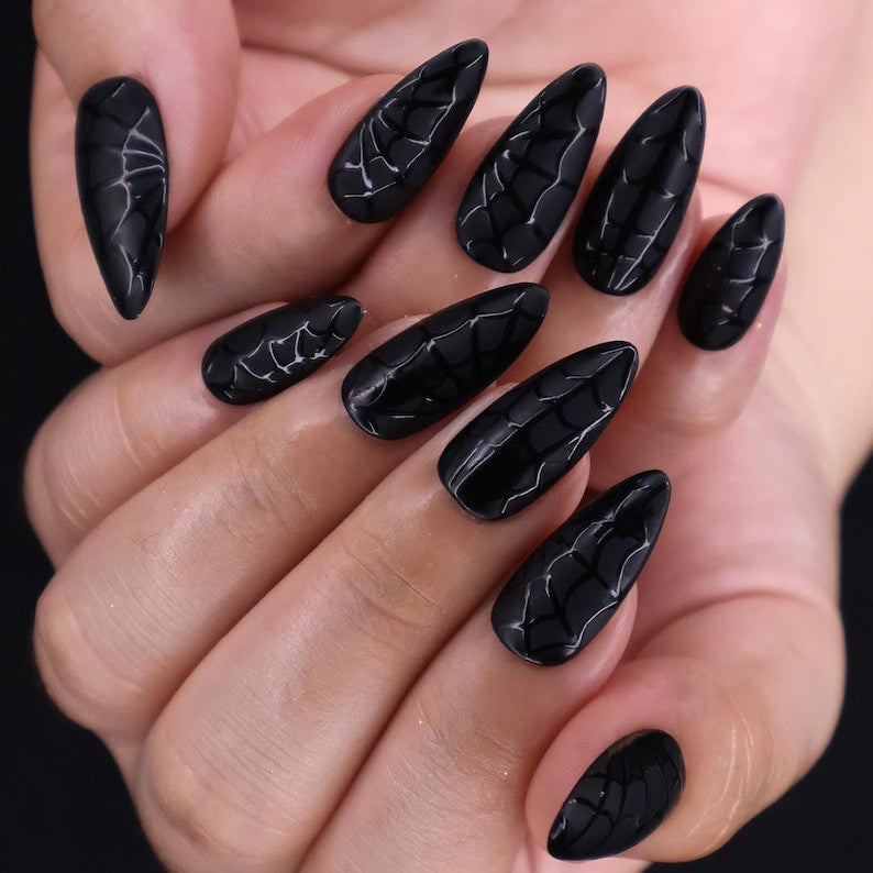 Black Widow (Press-On Nails hechas a Mano)