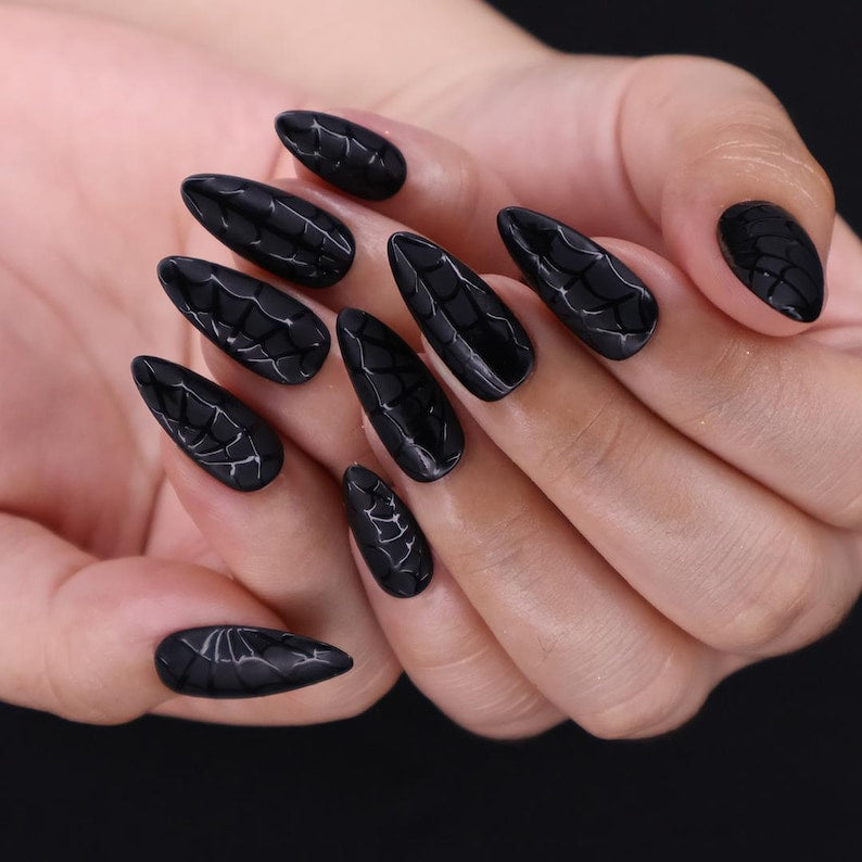 Black Widow (Press-On Nails hechas a Mano)