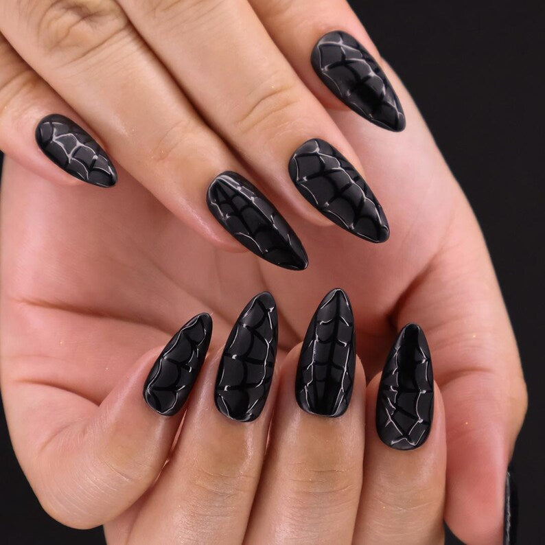 Black Widow (Press-On Nails hechas a Mano)